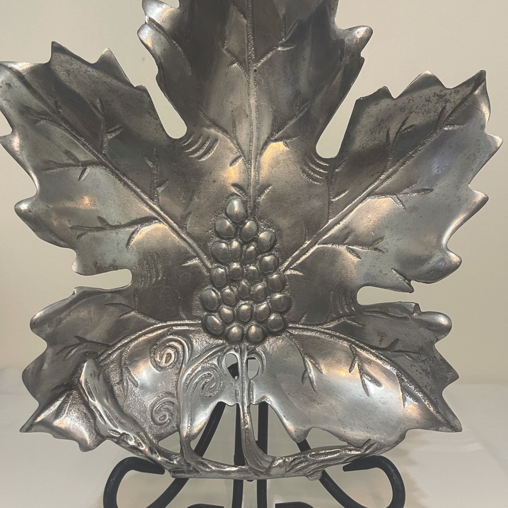 Vintage Pewter Grape Leaf Serving Dish 10.5”X13”X1.5” - Picture 2 of 6